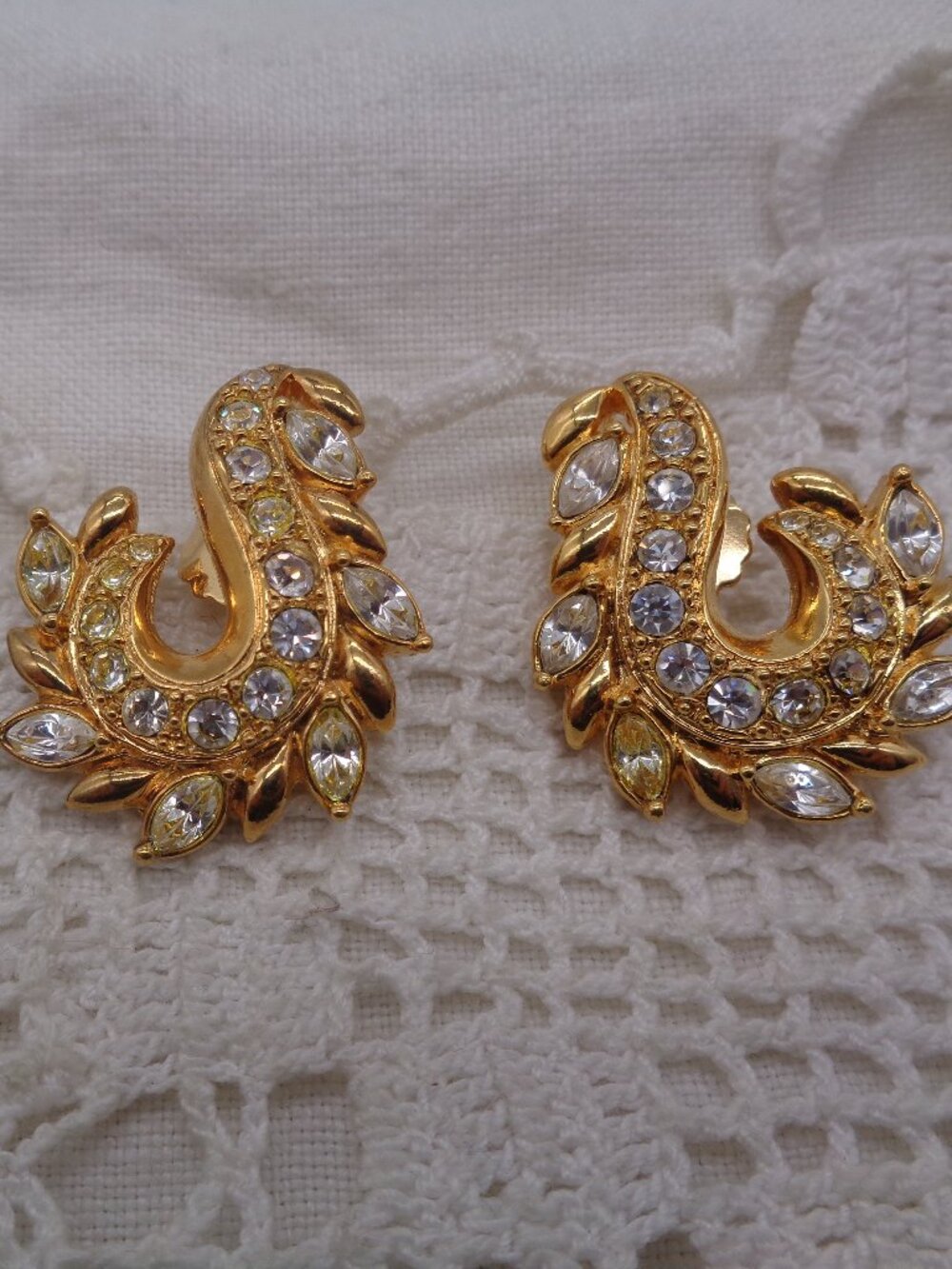 Vintage Avon Gold Tone Crystal Swirl Leaf Pierced Earrings